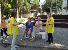 Символ Победы – георгиевскую ленточку — с  гордостью вешают у сердца.  