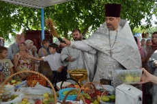 В храме Преображения Господня поселка Южный прошла торжественная литургия, посвященная православному празднику.