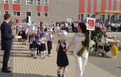 1 сентября - День знаний! Двери 15 школы поселка Южный вновь распахнулись, чтобы дать старт новому учебному году! Традиционно 1 сентября прошла торжественная линейка, посвящённая Дню Знаний.