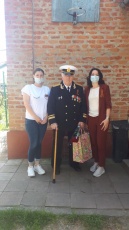 ВЕТЕРАНЫ ПРИНИМАЮТ ПОЗДРАВЛЕНИЯ НА ДОМУ