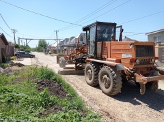 Продолжаются работы по грейдированию улиц поселка