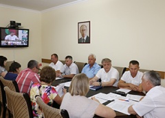 ВЕНИАМИН КОНДРАТЬЕВ ПРОВЕЛ СОВЕЩАНИЕ ПО ВОПРОСАМ ИСПОЛНЕНИЯ ПОРУЧЕНИЙ