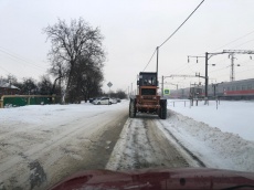 На дорогах поселка Южный работает снегоуборочная техника