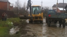 Расчистка придорожного кювета