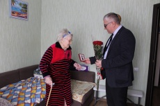 Продолжается череда вручений юбилейных медалей «75 лет Победы в Великой Отечественной войне 1941-1945 годов». 