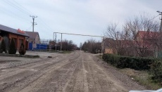 Продолжаются работы по грейдированию дорог поселка Южный