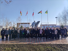 На Обелиске землякам, погибшим в годы Великой Отечественной войны состоялся митинг, посвященный Дню Героев Отечества