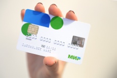 Большинство пенсионеров уже используют карту «Мир»