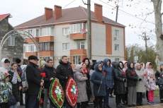 3 декабря у Обелиска, землякам погибшим в годы Великой Отечественной войны прошла церемония, посвященная Дню неизвестного солдата.