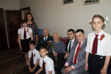 Поздравили ветеранов