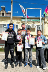 Команда 15 школы поселка Южный заняла призовое место в  краевых соревнованиях "Чудо - шашки" среди команд общеобразовательных организаций, проходивших с 1 по 4 апреля на базе шахматной школы Армавира.