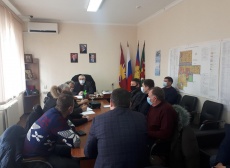 Глава Южно-Кубанского сельского поселения Динского района Александр Уманов провел рабочую встречу с представителями управляющих компаний и регионального оператора по сбору и вывозу ТКО