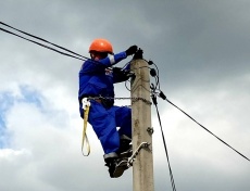    Бригады Краснодарских электросетей в оперативном режиме восстанавливают электроснабжение части потребителей пос. Южный, нарушенное в связи с технологическим нарушением на трансформаторной подстанции 10/0,4 кВ.