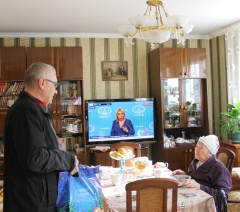На территории Южно-Кубанского сельского поселения продолжается череда поздравлений с наступающими новогодними праздниками. 