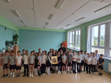 Настоятель храма Преображения Господня посёлка Южный иерей Давид Кочаров посетил МАОУ СОШ № 15 имени Героя Советского Союза Виктора Ивановича Гражданкина. 