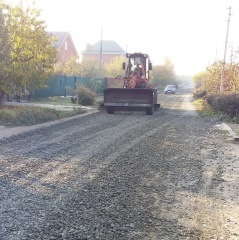 Продолжаются работы по грейдированию дорог в посёлке Южном.