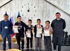 Команда 15 школы поселка Южный заняла призовое место в  краевых соревнованиях "Чудо - шашки" среди команд общеобразовательных организаций, проходивших с 1 по 4 апреля на базе шахматной школы Армавира.